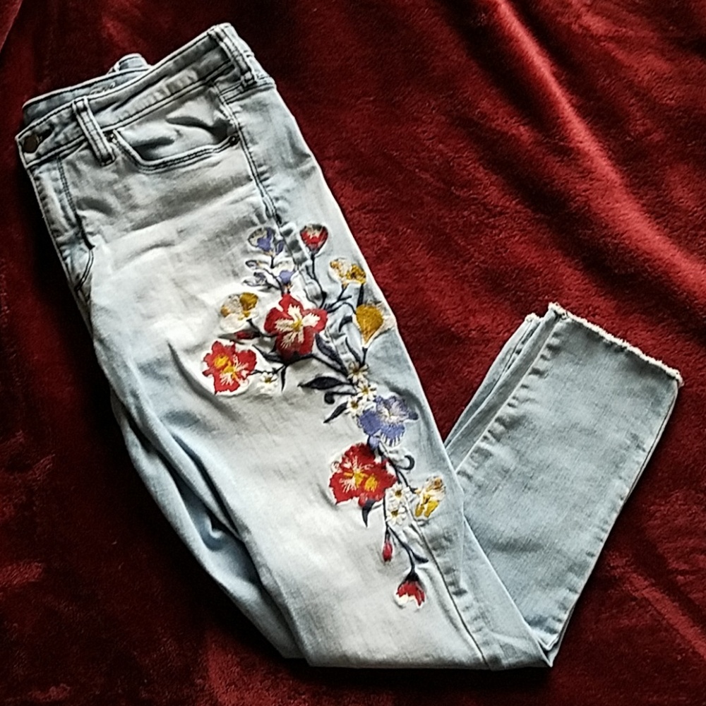 Universal Thread | Floral embroidered skinny jeans